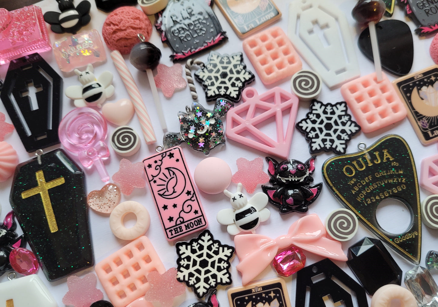 Beautiful nightmare pink halloween set - decoden craft supplies - kawaii cabochons