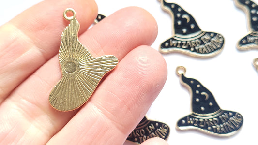 5 pieces wizard hat charm - wizard in training - enamel jewellery charm