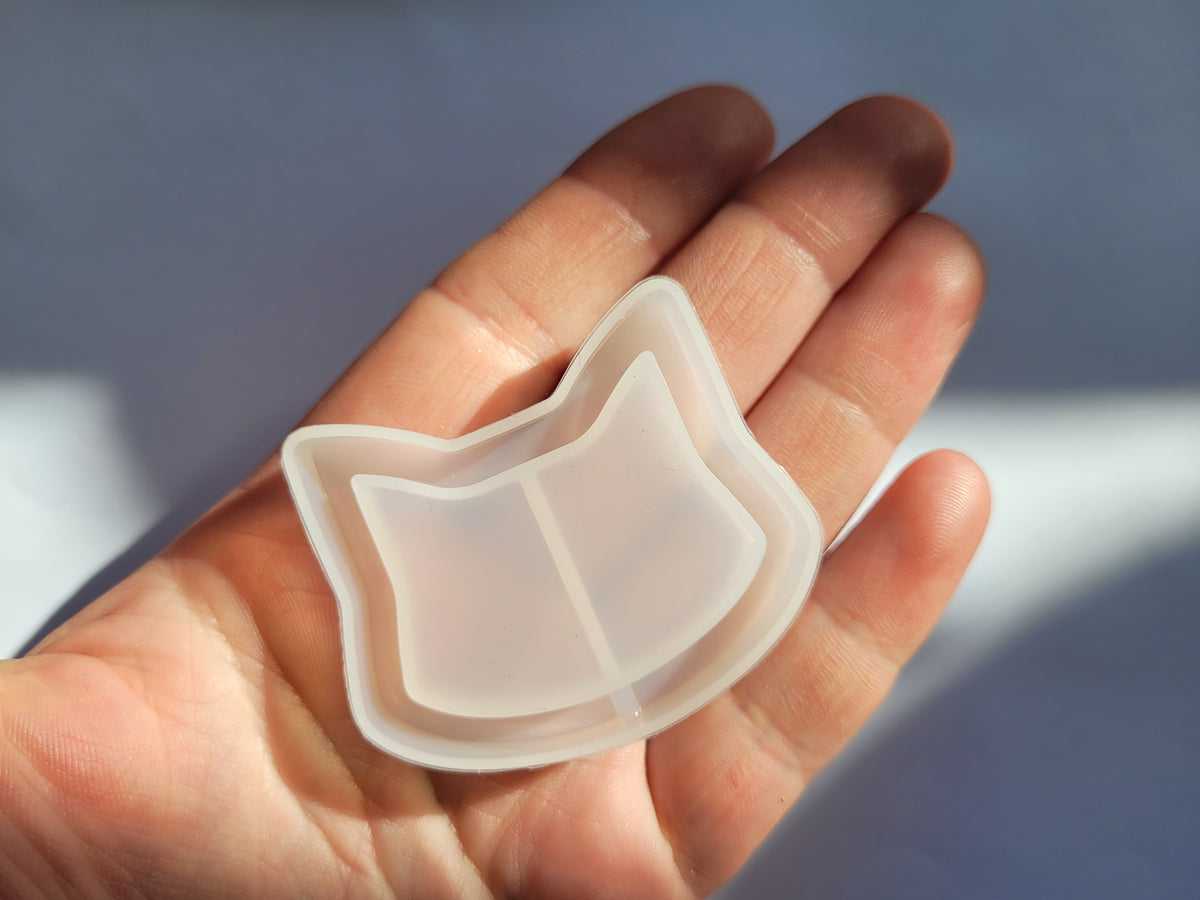 Cat head shaker mold