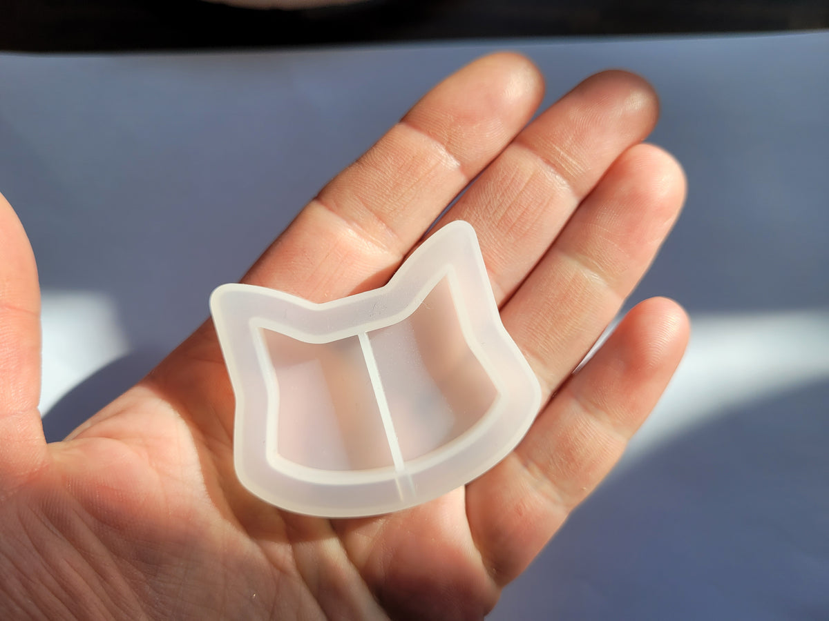 Cat head shaker mold
