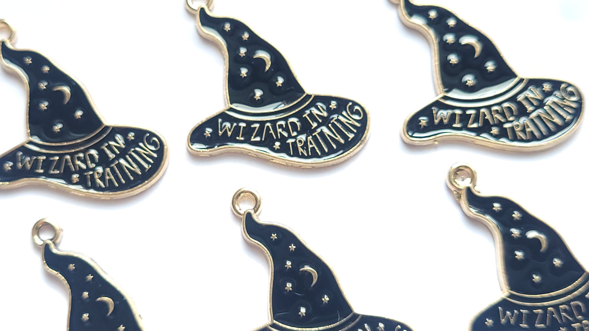 5 pieces wizard hat charm - wizard in training - enamel jewellery charm